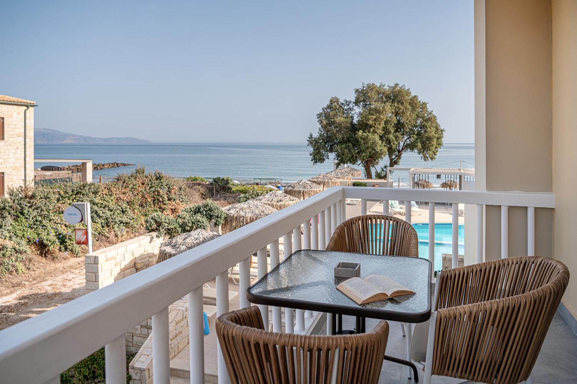 Alexia Beach Hotel Agia Marina  Exterior photo