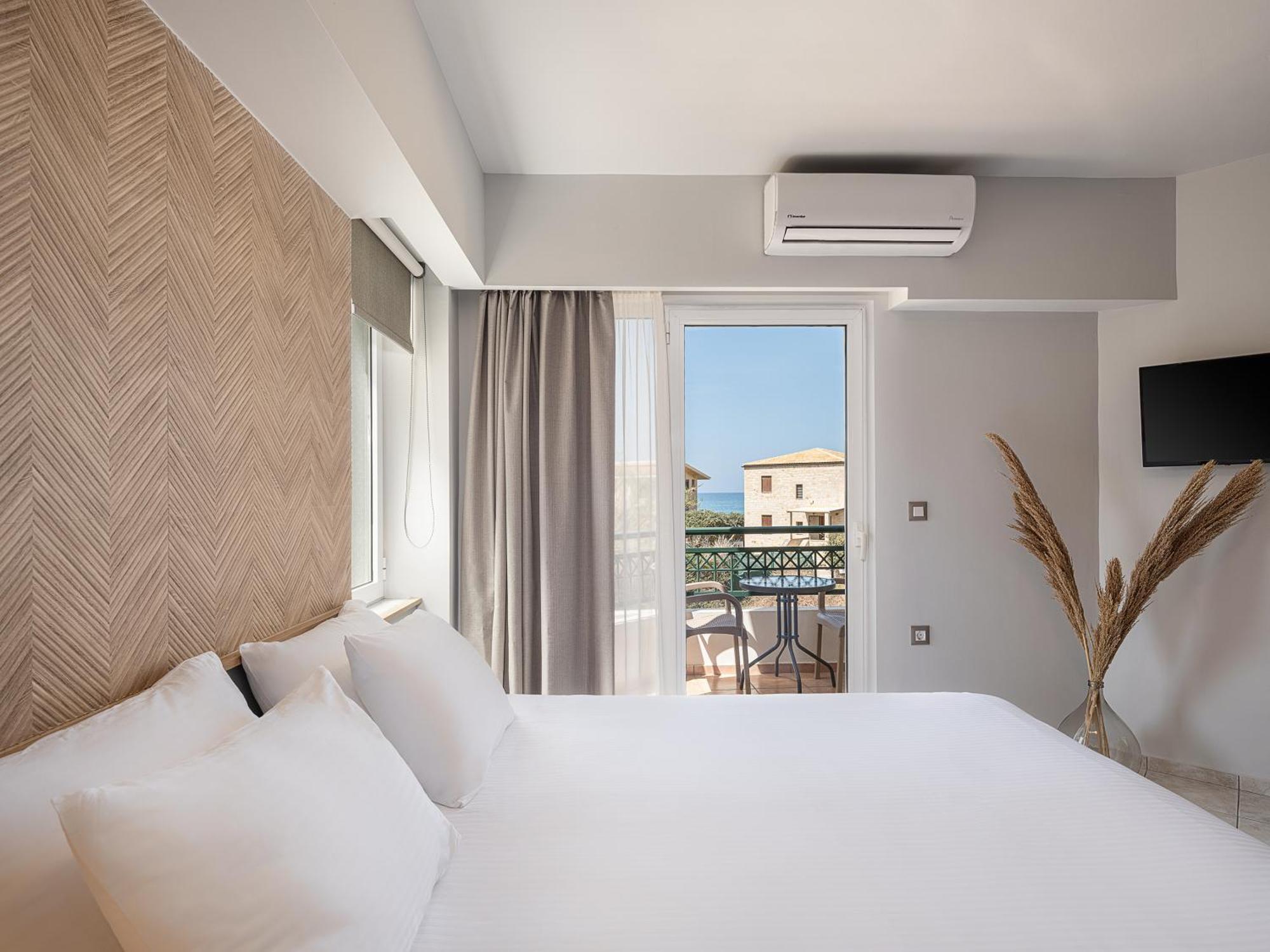 Alexia Beach Hotel Agia Marina  Exterior photo