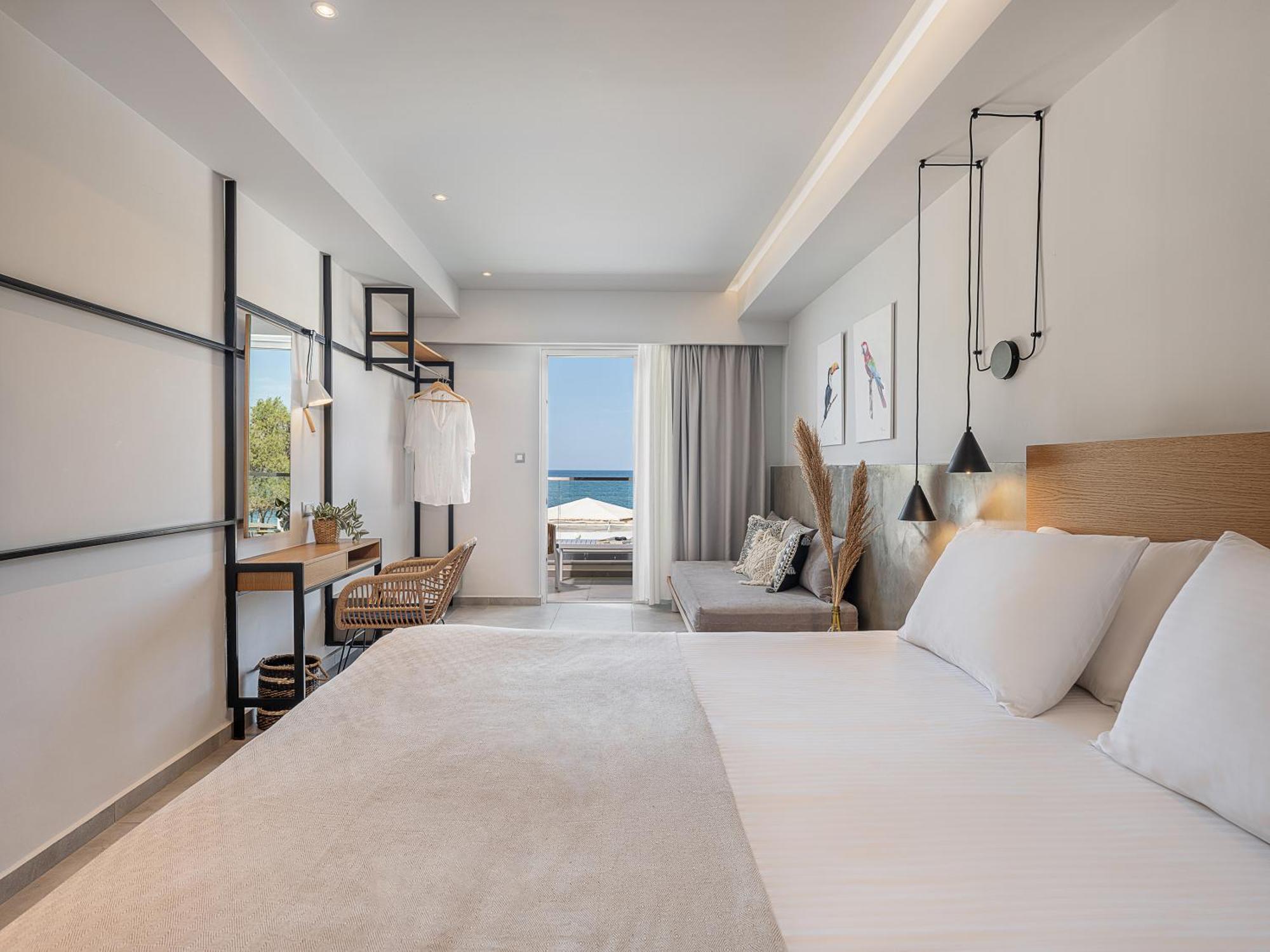 Alexia Beach Hotel Agia Marina  Exterior photo